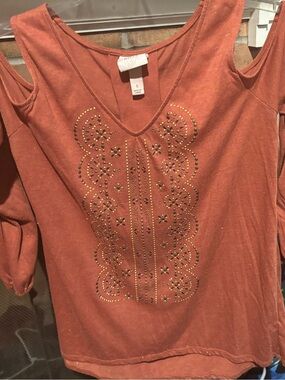 Knox Rose Rust Cold-Shoulder Studded V-Neck Top